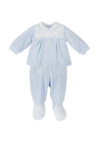 Conjunto de bebé de dos piezas en azul claro que incluye una camiseta de manga larga con un panel de rayas abotonado y pantalones a juego con cubre pies.