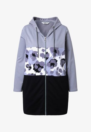 Kapuzensweatjacke mit einem Farbblockdesign in hellgrau, lavendel und schwarz, akzentuiert durch einen Leopardenprint in lila und schwarz.