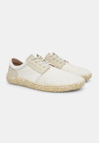 Heledubež sneakerid, mis on valmistatud tekstureeritud kangast, jalgrattakujundusega, millel on pehme kaelaosa ja täpiline kummist tall.