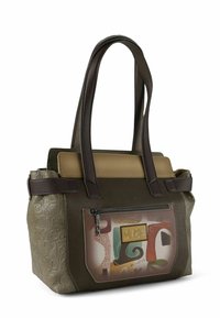 Grüne Lederhandtasche mit braunen Akzenten, zwei Griffen und einer dekorativen vorderen Tasche mit einem farbenfrohen abstrakten Muster und Reißverschluss.