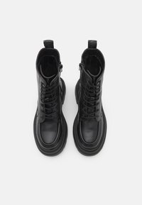 Buffalo MARS LACE UP - Platform bokacsizmák - black