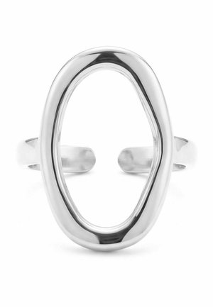 Silberfarbener offener ovaler Ring mit glatter, polierter Oberfläche und verstellbarem Band vor weißem Hintergrund.