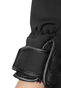 Schwarzer, strukturierter Handschuh mit einem glatten Lederband, ausgestattet mit einem gerafften elastischen Bündchen und einem eleganten Design. Nahaufnahme zeigt den Materialkontrast.