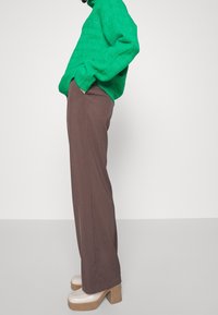 Custommade Sweter