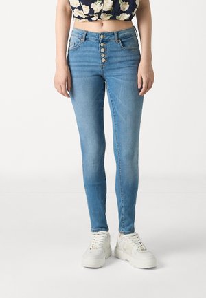 Lichtblauwe high-waisted jeans met een slanke pasvorm, met een sluiting met vijf knopen, zijzakken en subtiele vervaging op de dijen.