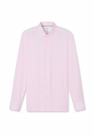 Hellrosa Herrenhemd mit langen Ärmeln, klassischem Kragen und weißen Knöpfen vorne, flach auf einem weißen Hintergrund liegend.