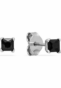 Orecchini a perno neri quadrati con design sfaccettato, realizzati in metallo argentato lucido. Chiusura a post e farfallina sicura.
