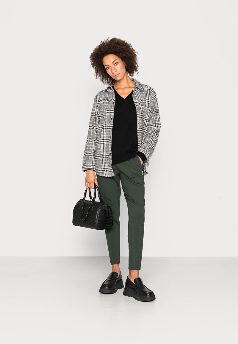 Damen Strickjacken | Esprit Collection LAMA FLUFFY Strickpullover black/schwarz - JS87570 Damen Strickjacken | Esprit Collection LAMA FLUFFY Strickpullover black/schwarz - JS87570