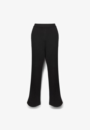 Pantalones acampanados negros con una textura suave, que cuentan con una cinturilla elástica alta y piernas anchas, diseñados para la comodidad y versatilidad.