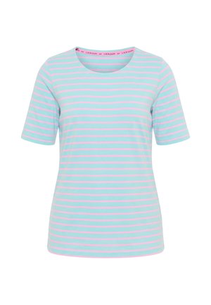 Chemise bleu clair à manches courtes avec des rayures horizontales roses et un col rond, présentée sur fond blanc.