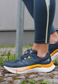 Saucony ENDORPHIN SPEED 4 - Tekaški copati za cesto - dusk/peel