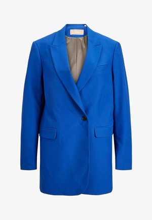 Blazer bleu électrique à un bouton avec revers crantés, deux poches avant à rabat, et doublure intérieure beige visible au niveau du col.