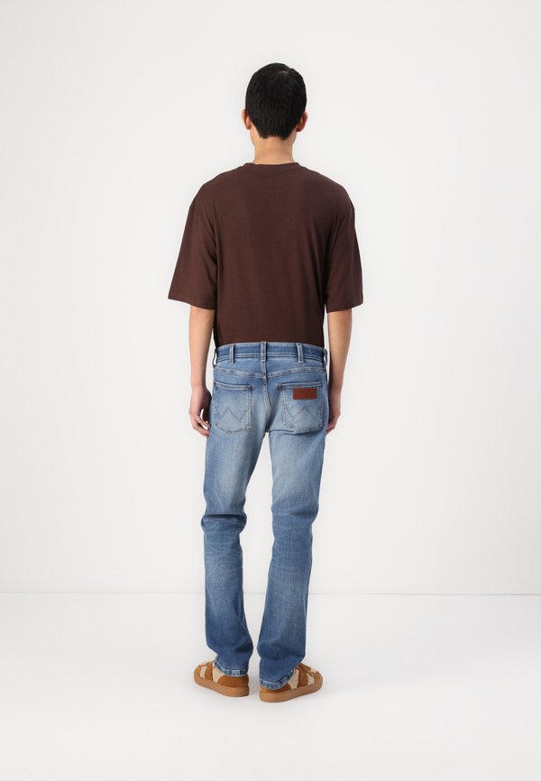 GREENSBORO - Straight leg jeans - mid authentic wash3