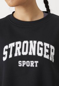 Stronger COMFY  - Pusa - black