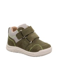Grüne Wildleder-Sneaker mit Mesh-Einsätzen, zwei Velcro-Riemen, weißer Sohle und Akzenten in Limettengrün. Entworfen für Komfort und Unterstützung.