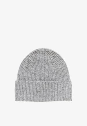 Berretto in lana grigia chiara a maglia con texture a coste e risvolto, progettato per garantire calore e per un abbigliamento casual.