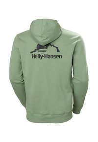 Sudadera verde de mezcla de algodón, con un gráfico de montaña y el logo de "Helly-Hansen" en negro en la parte posterior. Textura suave, corte regular.