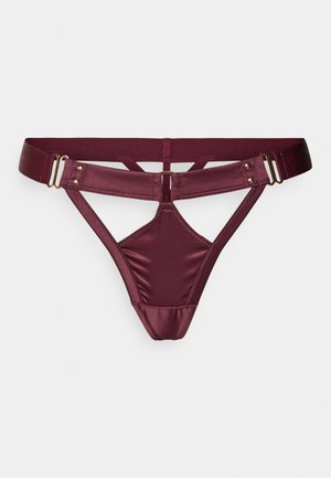 Burgundi satiinstriips, reguleeritavate rihmadega, kuldsete aktsentidega ja lõhikuga disainiga seljal, millel on sile ja läikiv tekstuur.