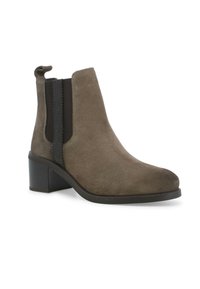 Stivale alla caviglia in suede marrone con punta arrotondata, pannelli laterali elastici e tacco spesso. Presenta un'etichetta sul retro e dettagli di cucitura testurizzati.