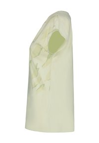 Camiseta de manga corta verde claro con un sutil patrón floral en la parte frontal, hecha de un tejido suave y ligero. Corte recto y escote redondo.