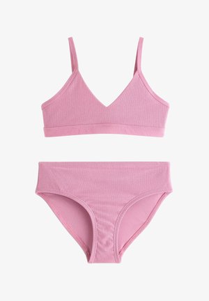 Lyserødt todelt bikinisæt med en trekantet top og high-waist bund, lavet af glat stof.