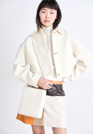 PAPER BAG CROSSBODY  - Soma ar siksnu pāri ķermenim - antique white