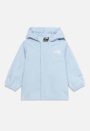 Giacca impermeabile con cappuccio da bambino di colore azzurro chiaro di The North Face con polsini elasticizzati e pattina di chiusura frontale.