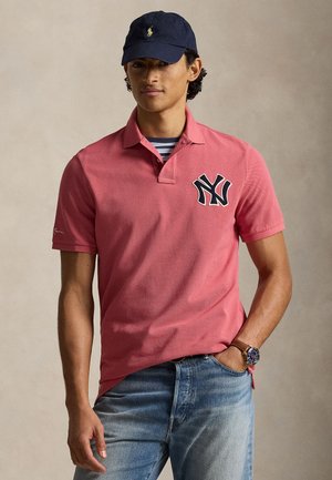 Polo Ralph Lauren POLO RALPH LAUREN YANKEES POLO SHIRT UNISEX - Pólóing - sunrise red