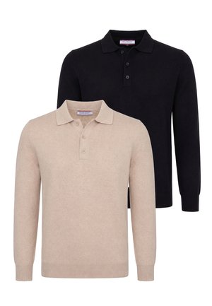Due maglioni polo a maniche lunghe, uno beige davanti e uno nero dietro, entrambi con colletti e patelle con bottoni.