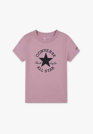 Roosa puuvillane t-särk, millel on must tähekujuline graafika ja tekst „Converse Chuck Taylor All Star“ ringikujulises disainis. Lühikesed varrukad.