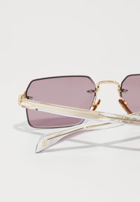 Eyewear by David Beckham Sonnenbrille - gold-coloured/crystal