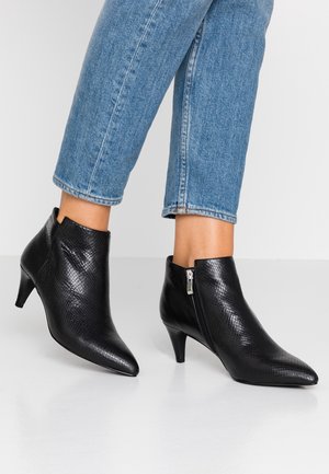 Kotníková obuv - black
