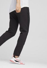 Puma EVOSTRIPE MIT HOHEM BUND - Spodnji deli trenirk - black