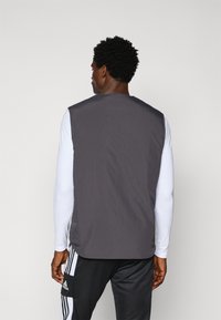 adidas Originals MANCHESTER UNITED ICON VEST - Vest - utility black/semi night flash