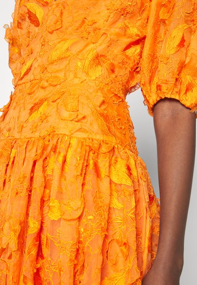 Erdem WAISTED PUFF SLEEVE V-NECK DRESS - Kokteilikleit/peokleit - clementine