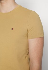 Thumbnail Image 5