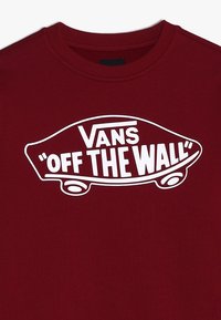 Felpa bordeaux con un grande logo bianco "VANS" e il testo "OFF THE WALL" all'interno di una grafica di un skateboard. Materiale in cotone con colletto a costine.