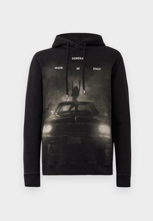 Schwarzer Hoodie mit einem Grafikdruck einer Frau, die auf einem Vintage-Auto steht. Der Text "DONdup MADE IN ITALY" ist deutlich darüber angezeigt.