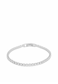 Armbandet i silverfärg har kvadratiskt skurna kristaller ordnade i en flexibel kedja med ett säkert lås och en slät metallfinish.
