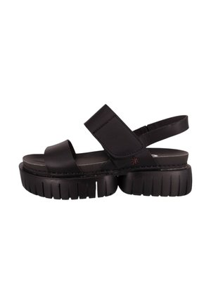 Schwarze Sandalen mit einer massiven strukturierten Sohle, die zwei breite Riemen über dem Fuß und ein Slingback-Design für einen sicheren Sitz aufweisen.