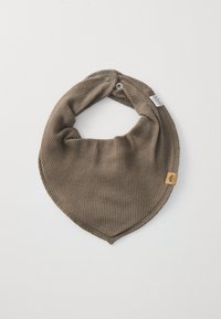 Smeđa trakasta tkanina bandana oblik s maramom sa kopčama na gumbi, s trokutastim oblikom i malom oznakom logotipa s jedne strane.