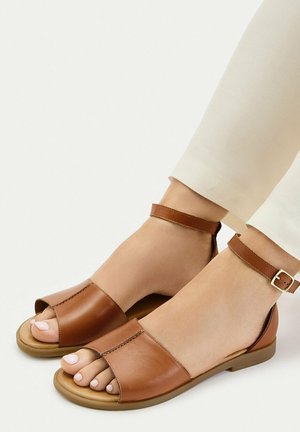Lasocki, LASOCKI WOMEN'S SANDALS BROWN - Páskové sandály  - brown