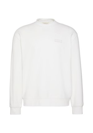 Sudadera blanca de manga larga con cuello redondo, con parche sutil del logo de Calvin Klein en el pecho izquierdo y puños y dobladillo acanalados.