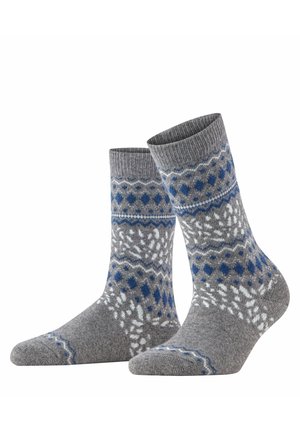 Paire de chaussettes en laine grises mi-mollet avec des motifs géométriques et floraux bleus et blancs, présentées debout sur un fond blanc.
