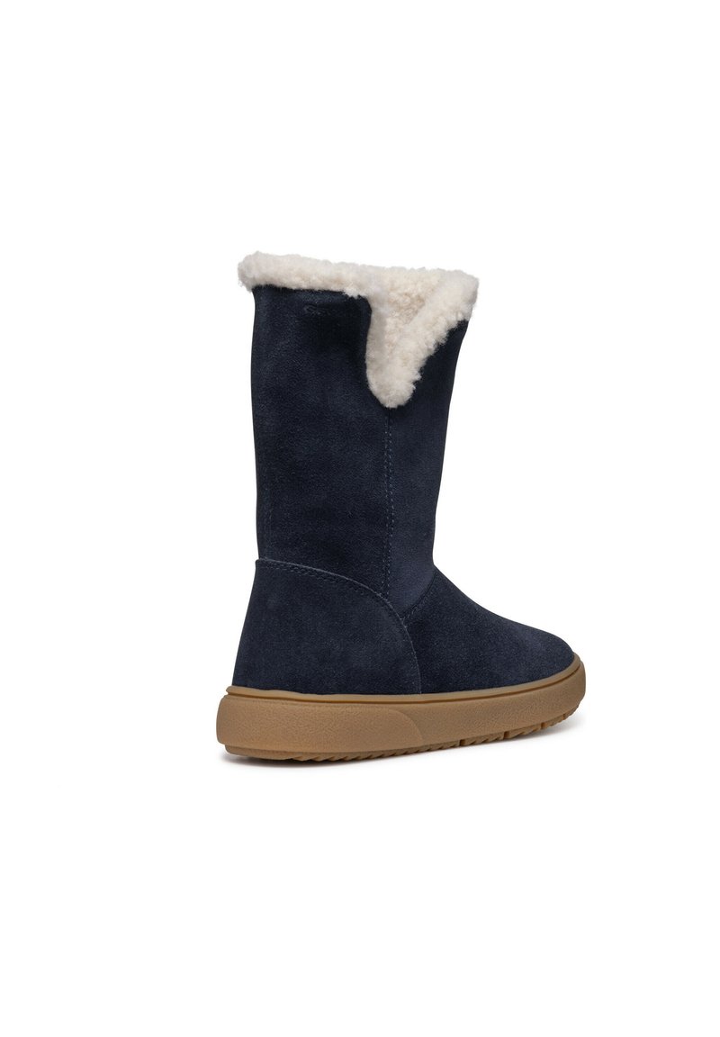 Marineblaue Wildleder-Stiefel in knielanger Höhe mit einem cremefarbenen Kunstfellbesatz oben und Gummisohle, die eine runde Spitze und eine glatte Textur aufweisen.