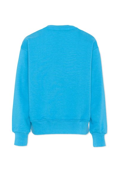 Sudadera lisa azul claro de cuello redondo con mangas largas y puños y dobladillo acanalados, mostrada desde atrás sobre un fondo blanco.