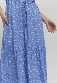 b.young FRILL DRESS - Vestito casual - ultramarine mix