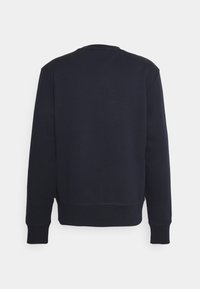 Sudadera azul marino hecha de una mezcla de algodón, con mangas largas, cuello redondo y puños y dobladillo acanalados. Textura suave con costuras mínimas.