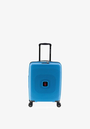 Valise rigide bleue à motif texturé diagonal, poignée télescopique noire, quatre roues pivotantes et serrure centrale TSA rouge à combinaison verrouillée.