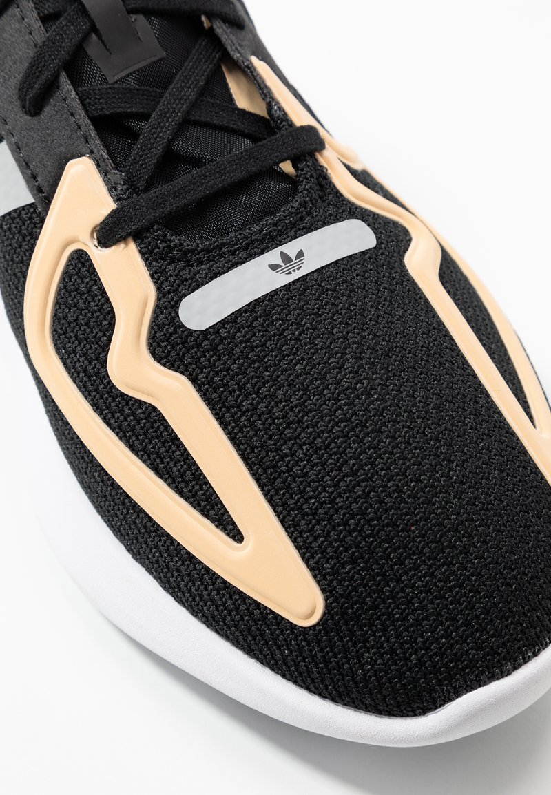 adidas Originals ZX 2K FLUX - Tenisky - core black/grey two/glow orange
